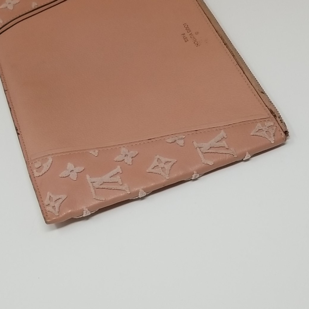 SOLD LV Pochette W MonogramVeau Cachemire in Magnolia - Picture 5 of 12
